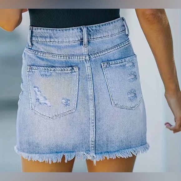 NWOT Denim Skirt. Size Four. - Picture 5 of 6